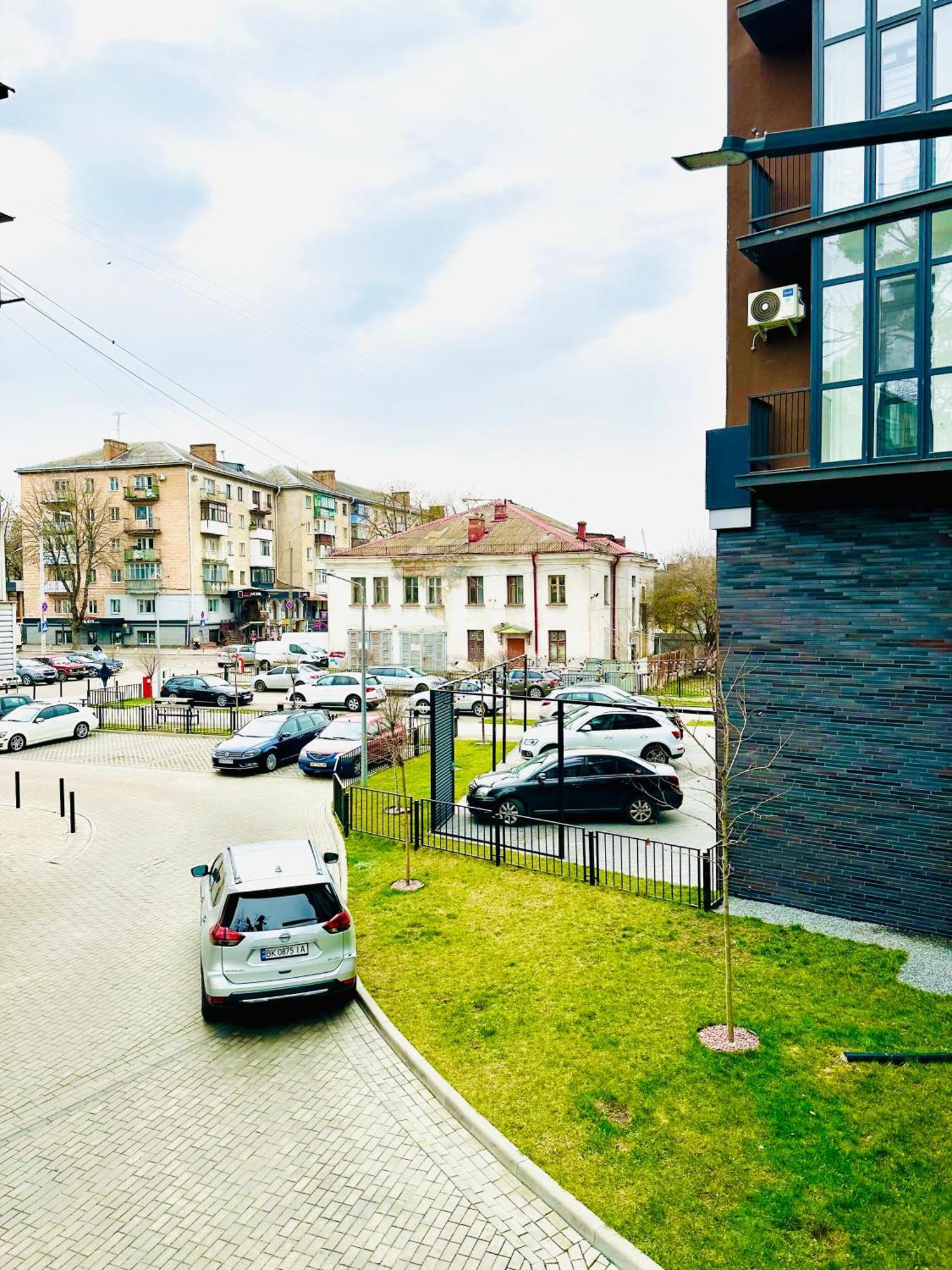 Comfortable Apartments With A Coffee Machine In The City Centre, Zlata Plaza Ровно Экстерьер фото