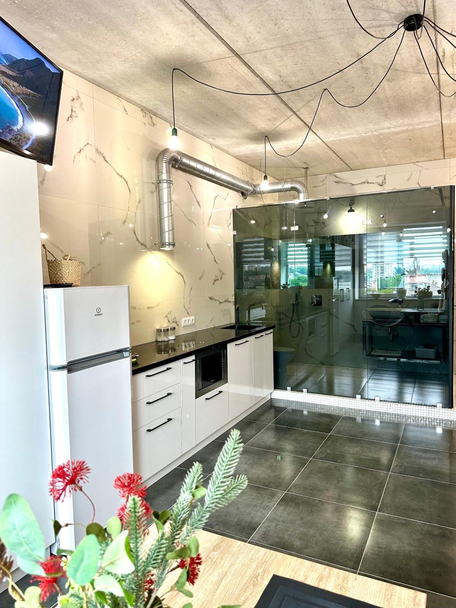 Comfortable Apartments With A Coffee Machine In The City Centre, Zlata Plaza Ровно Экстерьер фото